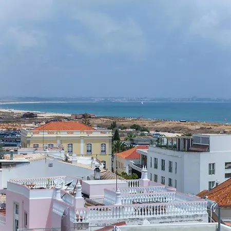 Apartment B10 - Top-floor Bay View