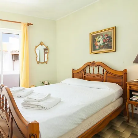 B10 - Top-floor Bay View Apartment *