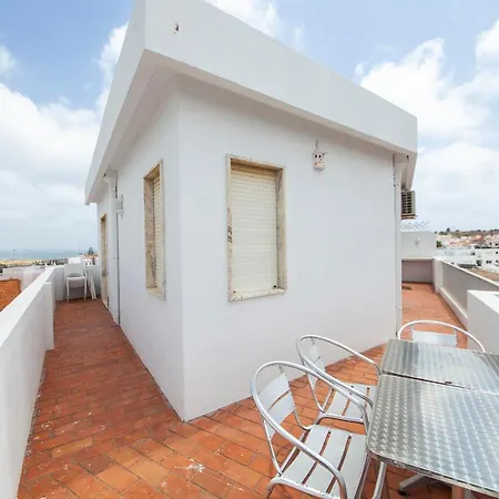 B10 - Top-floor Bay View